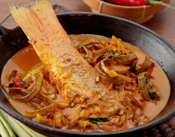 Masakan Nusantara Pulau Sulawesi Sup Ikan Jantung Pisang