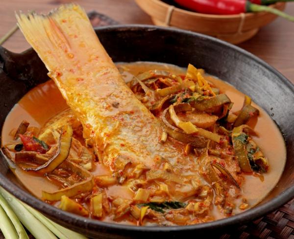 Masakan Nusantara Pulau Sulawesi Sup Ikan Jantung Pisang