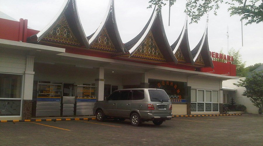 Dari Rumah Makan Sederhana hingga Restoran Populer: Pesona Nasi Padang
